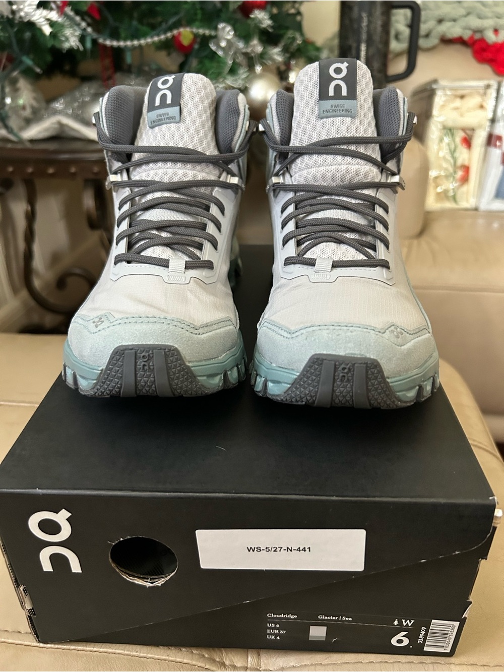 Women’s On Running Cloudventure Peak Trail Shoes - Light Gray & Teal